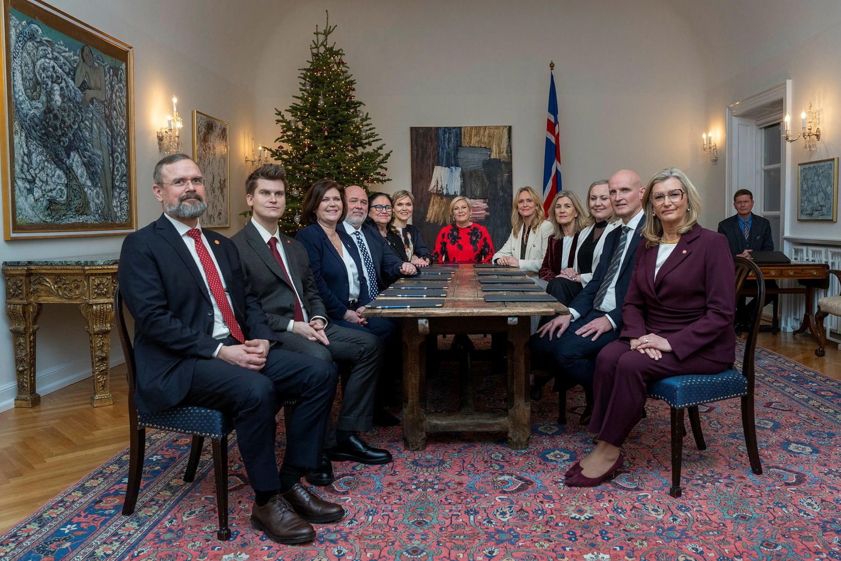 Ný ríkisstjórn Samfylkingar, Viðreisnar og Flokks fólksins á ríkisráðsfundi.