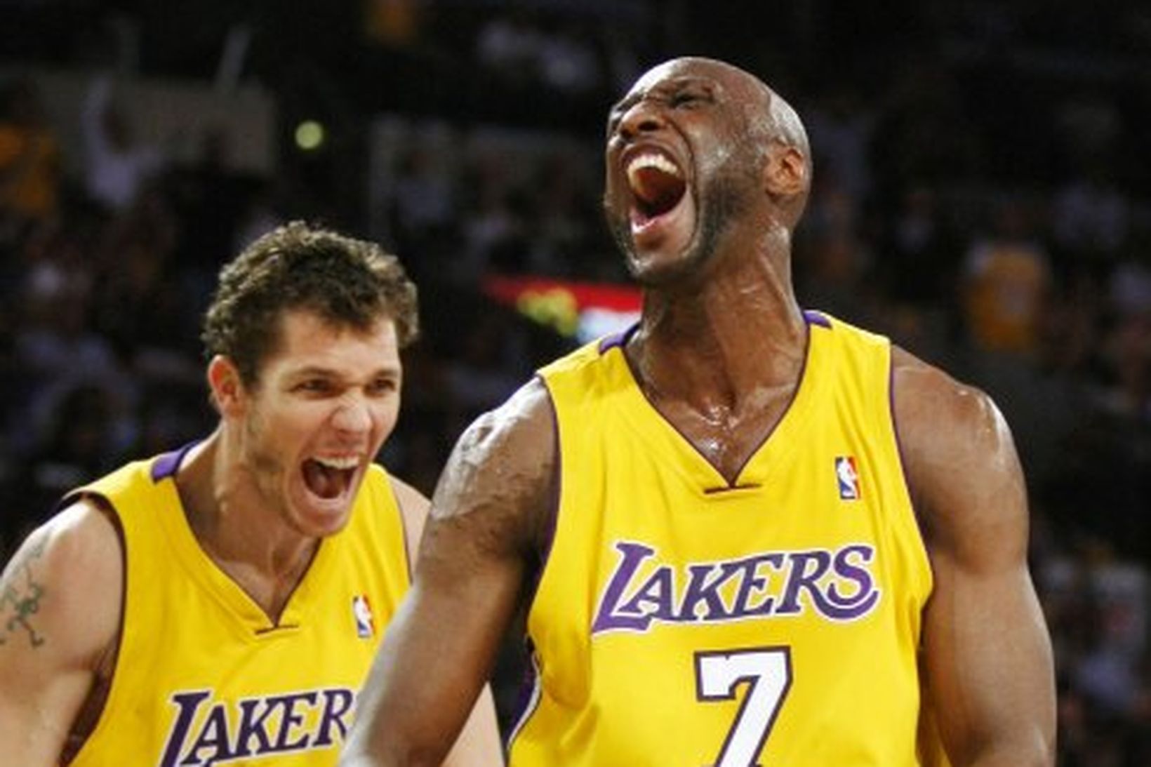 Lamar Odom og Luke Walton fagna í leiknum gegn Denver …