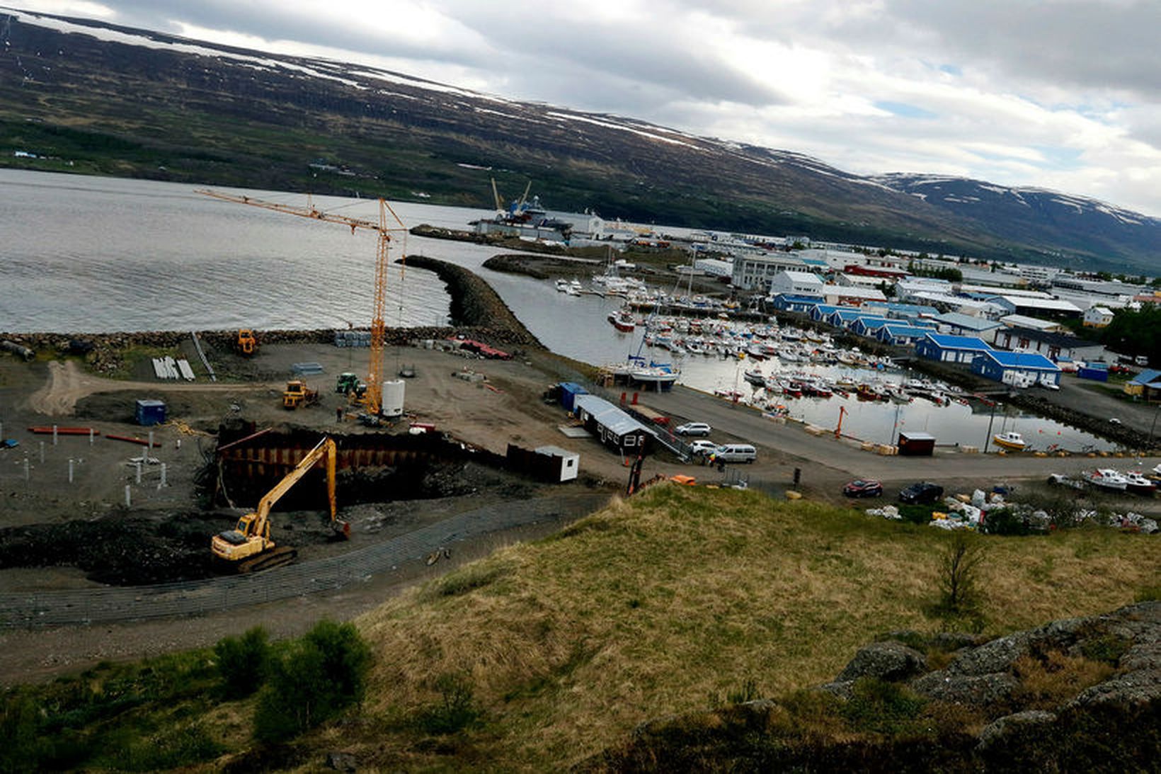 Séð yfir smábátahöfnina í Sandgerðisbót. Hreinsistöðin verður byggð á svæðinu …