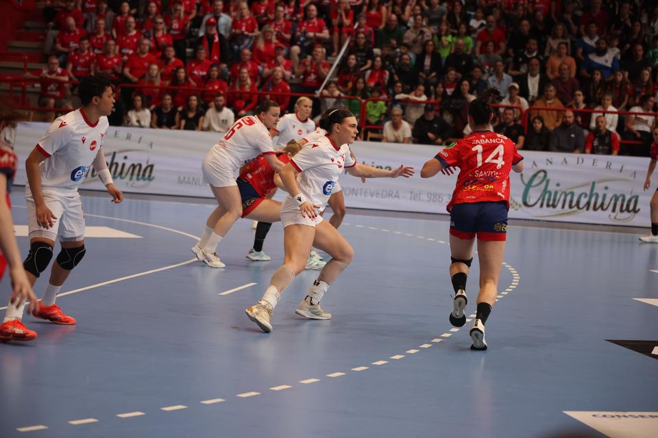 Elísa Elíasdóttir fremst í flokki í vörninni í dag.