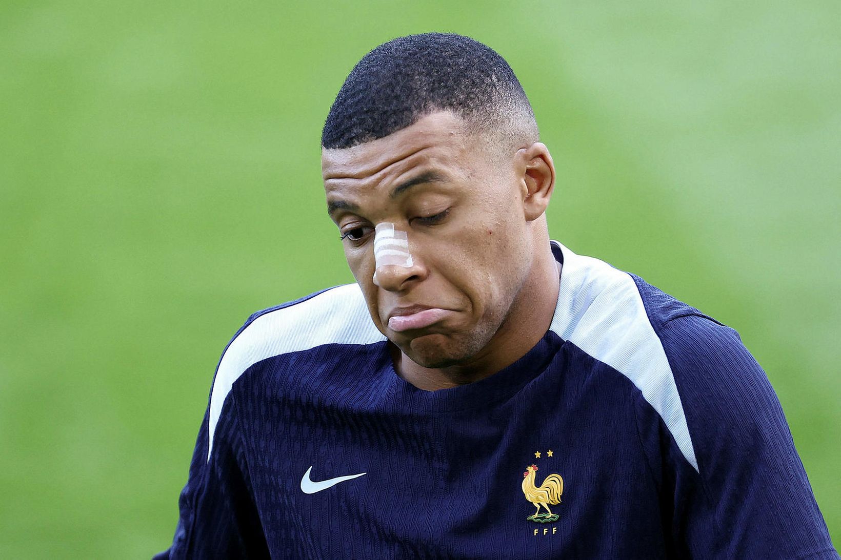 Kylian Mbappé nefbrotnaði í leik Frakklands gegn Austurríki.