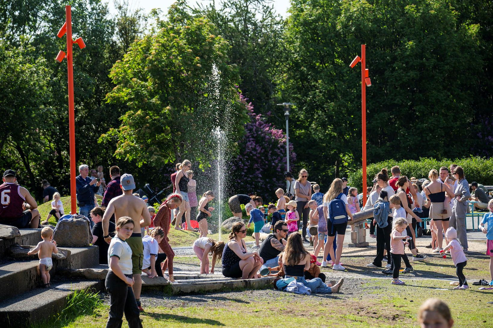 Karlmenn voru að meðaltali með hærri heildartekjur en konur árið …