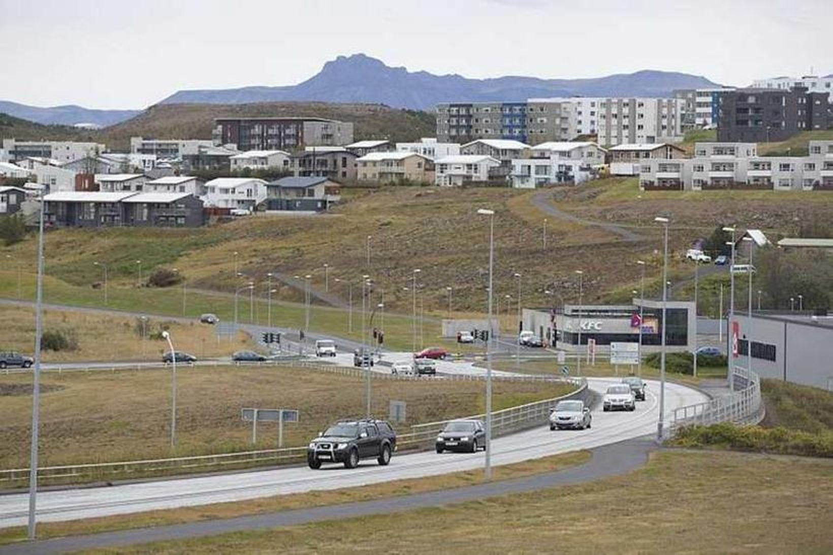 Gatnamót Þúsaldar, Víkurvegar og Reynisvatnsvegar hafa stundum reynst Þrándur í …