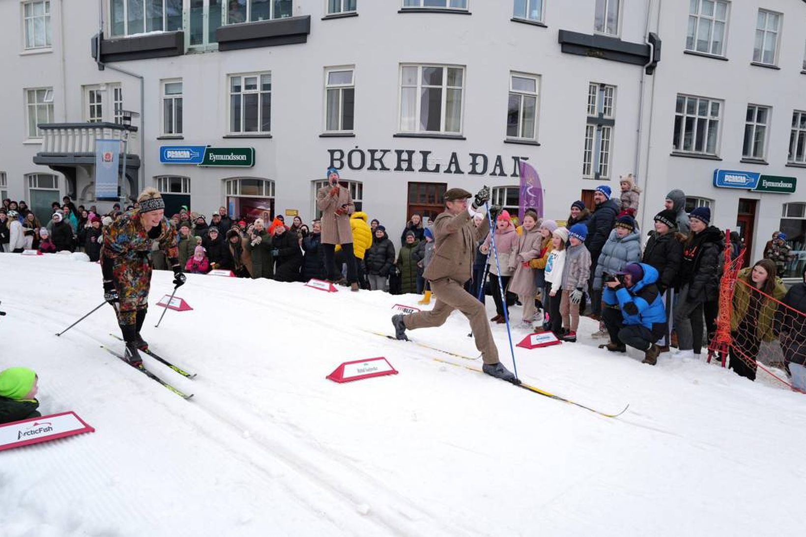 Sprettganga á skíðum á Ísafirði.