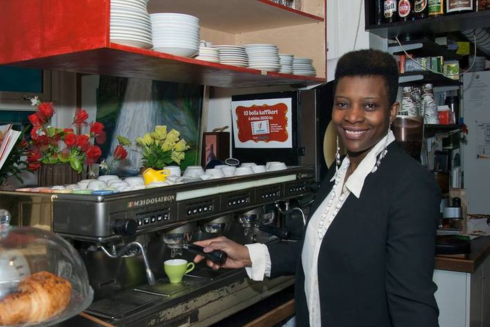 Elda Thorisson Faurelien að störfum á Café Haítí.