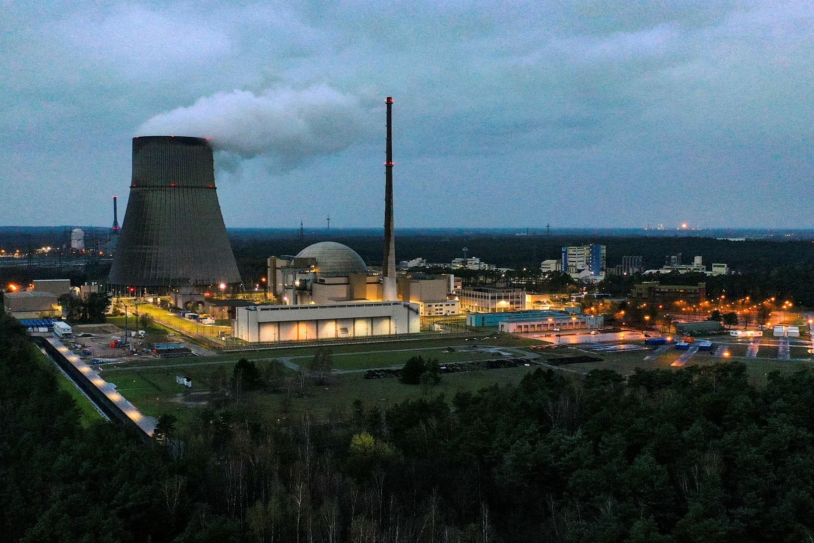 Kjarnorkuverinu í Neckarwestheim verður lokað í dag. Um 4 þúsund …