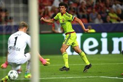 Roman Eremenko skorar fyrir CSKA Moskva gegn Bayer Leverkusen í Meistaradeild Evrópu.