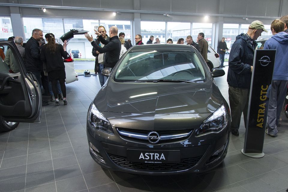 Opel Astra á sýningunni hjá Bílabúð Benna.