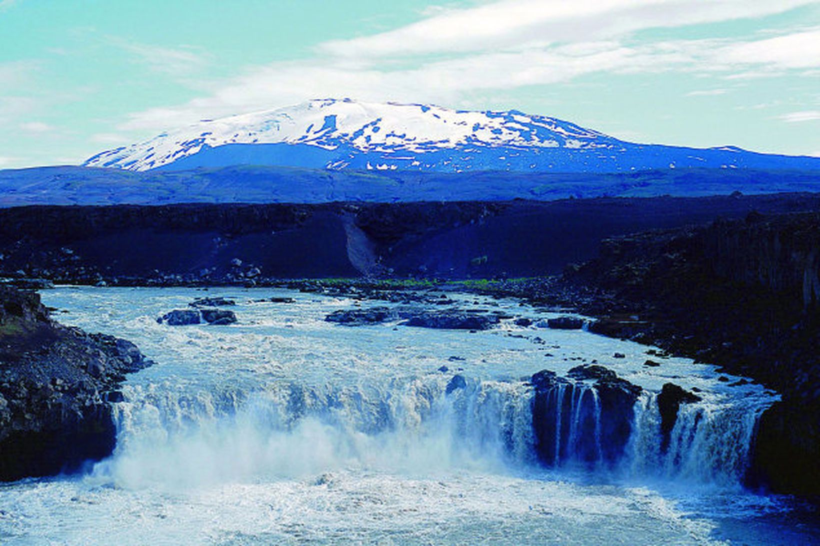 Þjófafoss í Þjórsá, Hekla í baksýn.