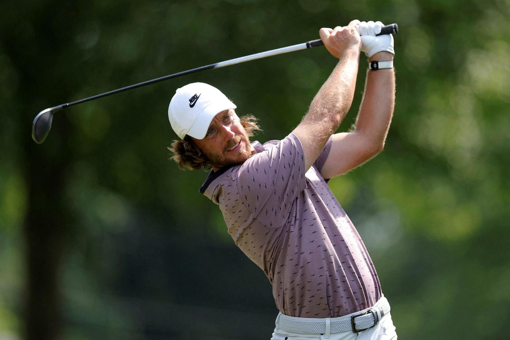 Tommy Fleetwood sveiflar sjö tréinu á TPC River Highlands vellinum …