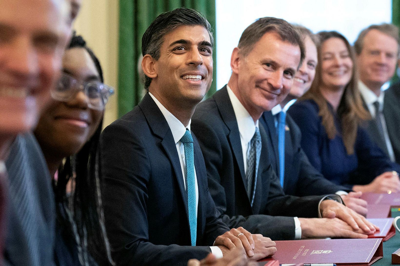 Forsætisráðherra Breta,Rishi Sunak fyrir miðju og næstur honum er fjármálaráðherrann …