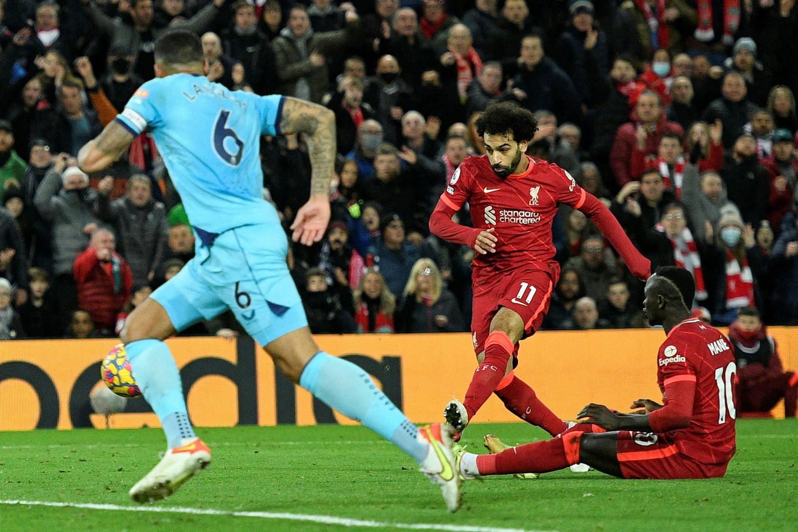 Mo Salah skorar annað mark Liverpool.