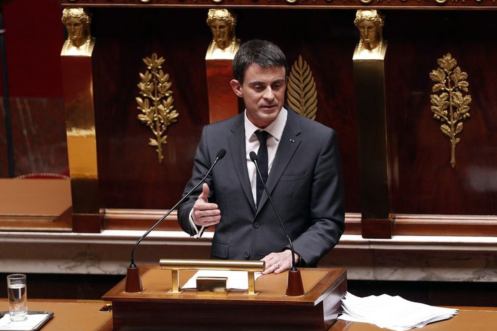 Manuel Valls á þinginu í dag.