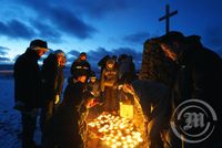 Kúagerði látinna minst við vörðu við  Keflavíkurveg