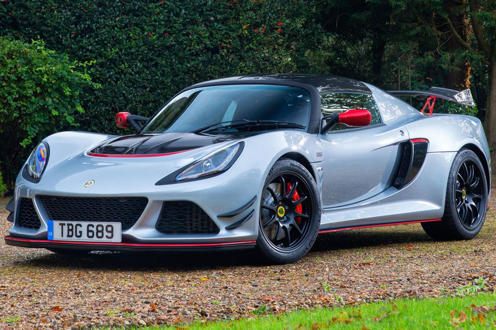 Lotus Exige Sport 380 er sprækur lítill sportbíll.