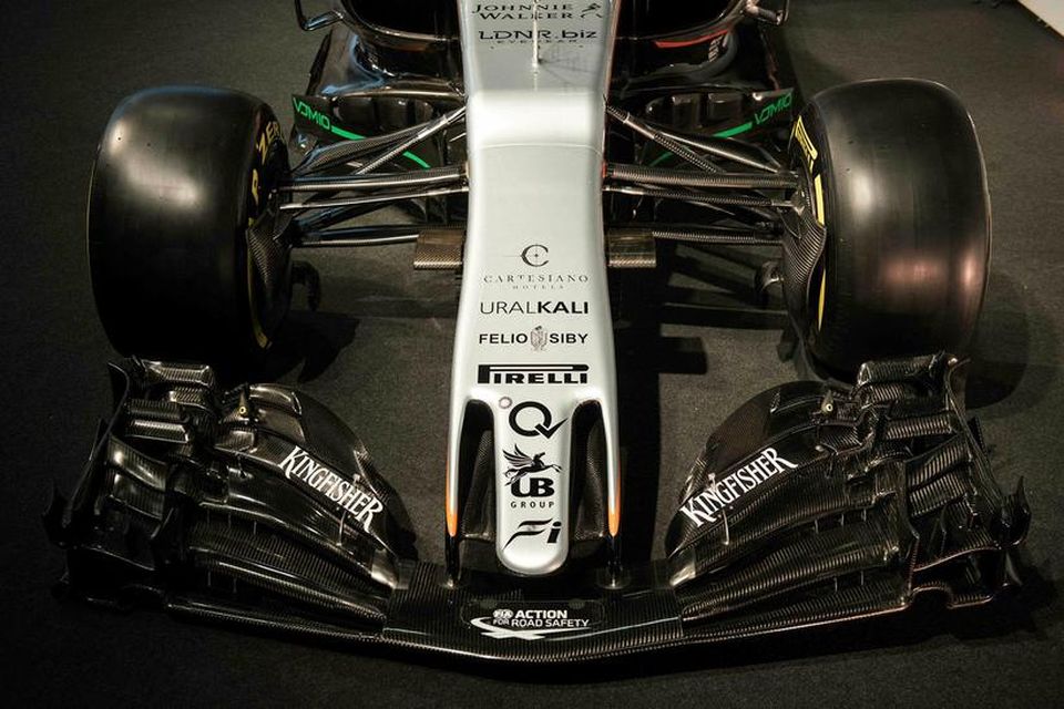 2017-bíll Force India eftir að hafa verið svitpur hulunni við athöfn í Silverstone.