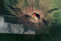 Mount Agung-eldfjallið. Fólki er bent á að hætta sér ekki nær fjallinu en sem nemur …