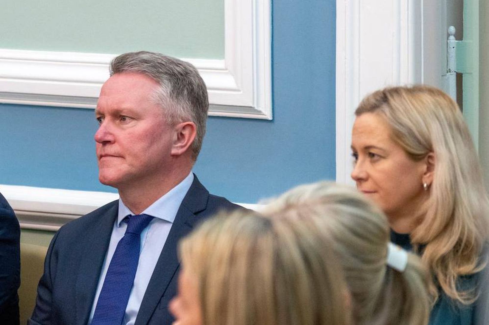 Grunur um laun umfram fjárheimildir