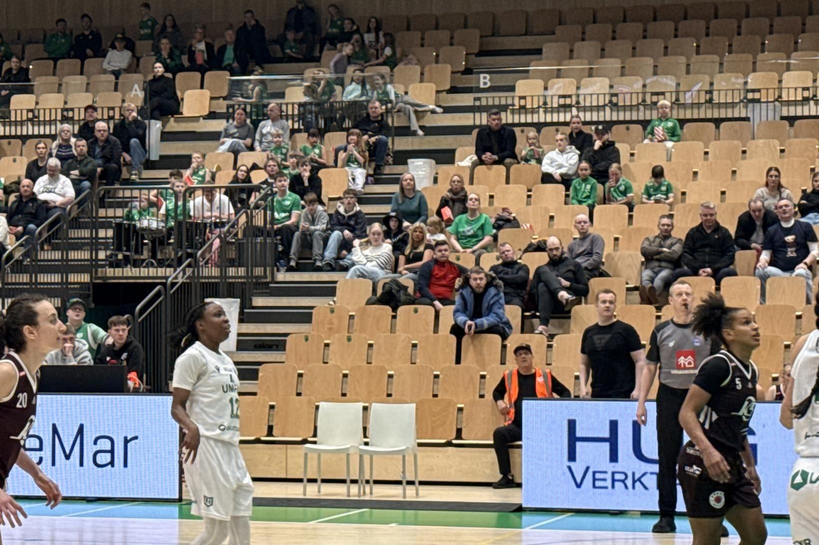 Njarðvík - Tindastóll, staðan er 57:62