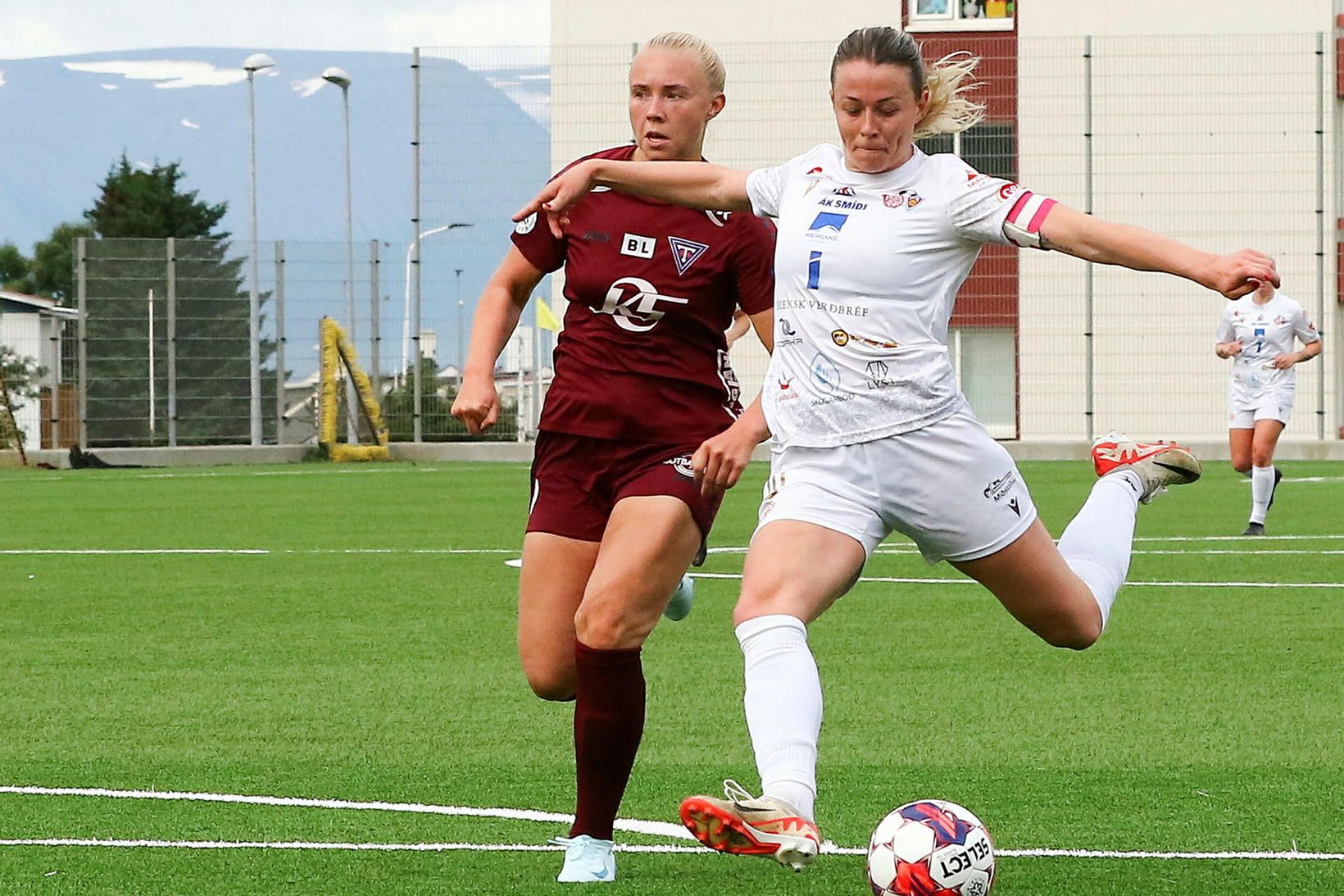 Sandra María Jessen skorar í leik liðanna á síðasta tímabili.