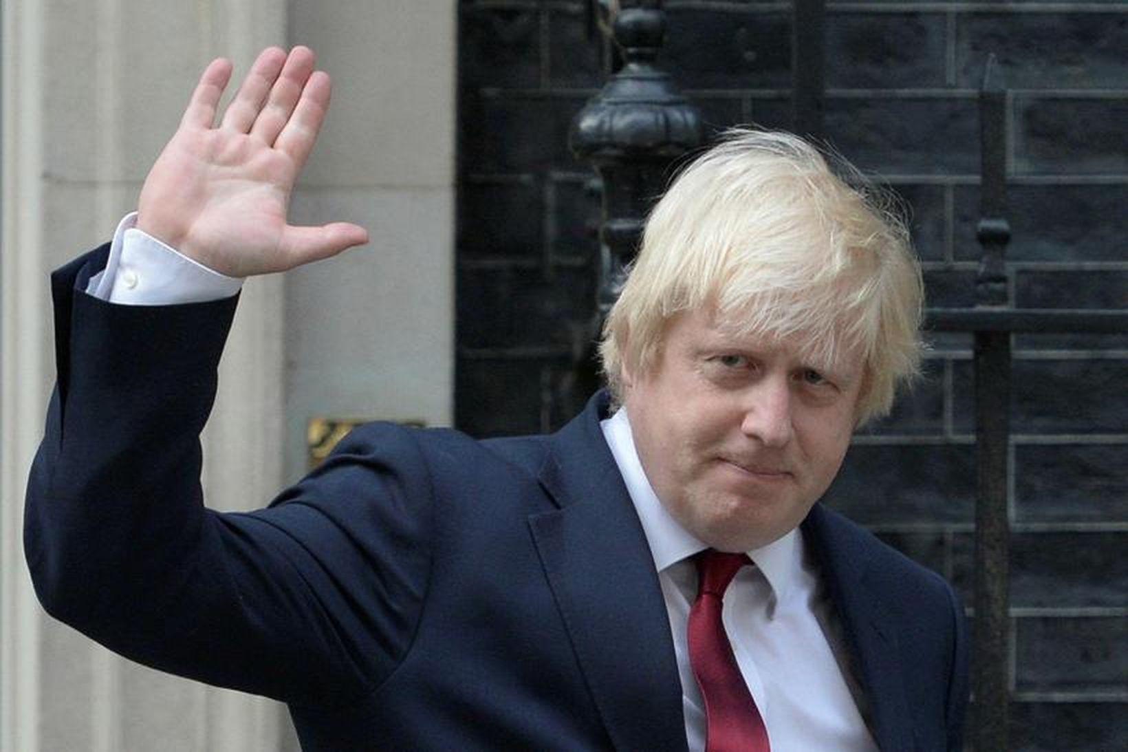 Boris Johnson fyrir utan Downing-stræti nú í kvöld.