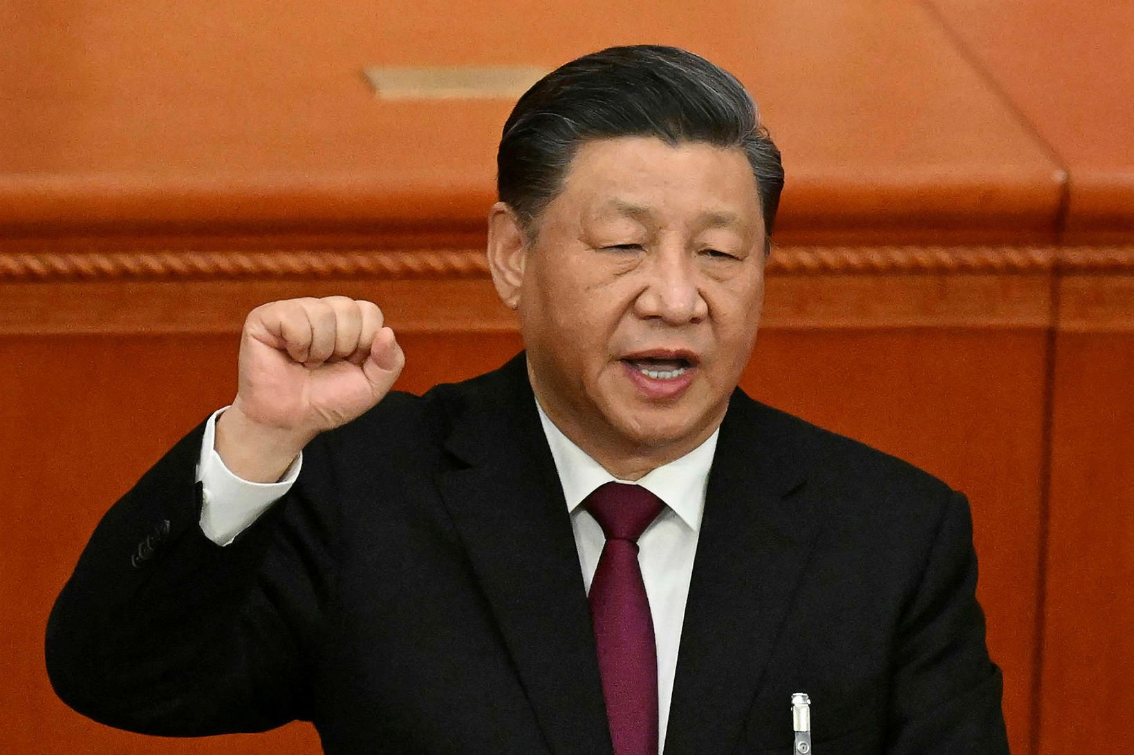 Xi Jinping sver embættiseið í morgun vegna þriðja kjörtímabils sín …
