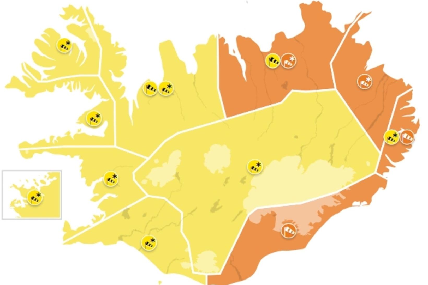 Gular og appelsínugular viðvaranir taka gildi á morgun.