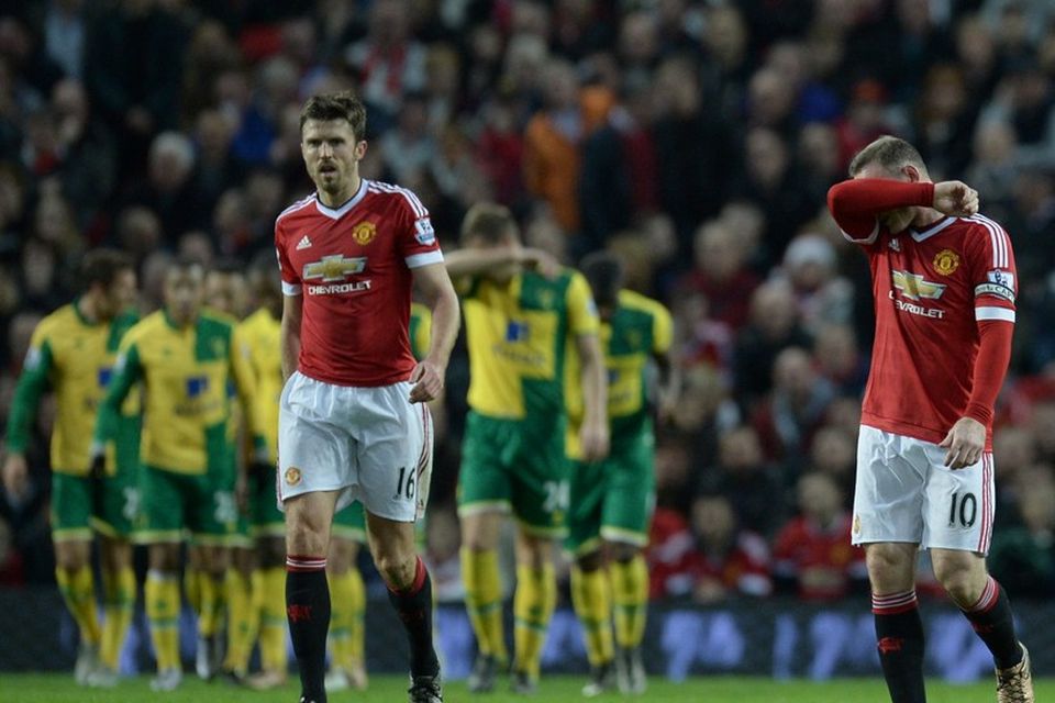 Michael Carrick og Wayne Rooney niðurlútir í dag.