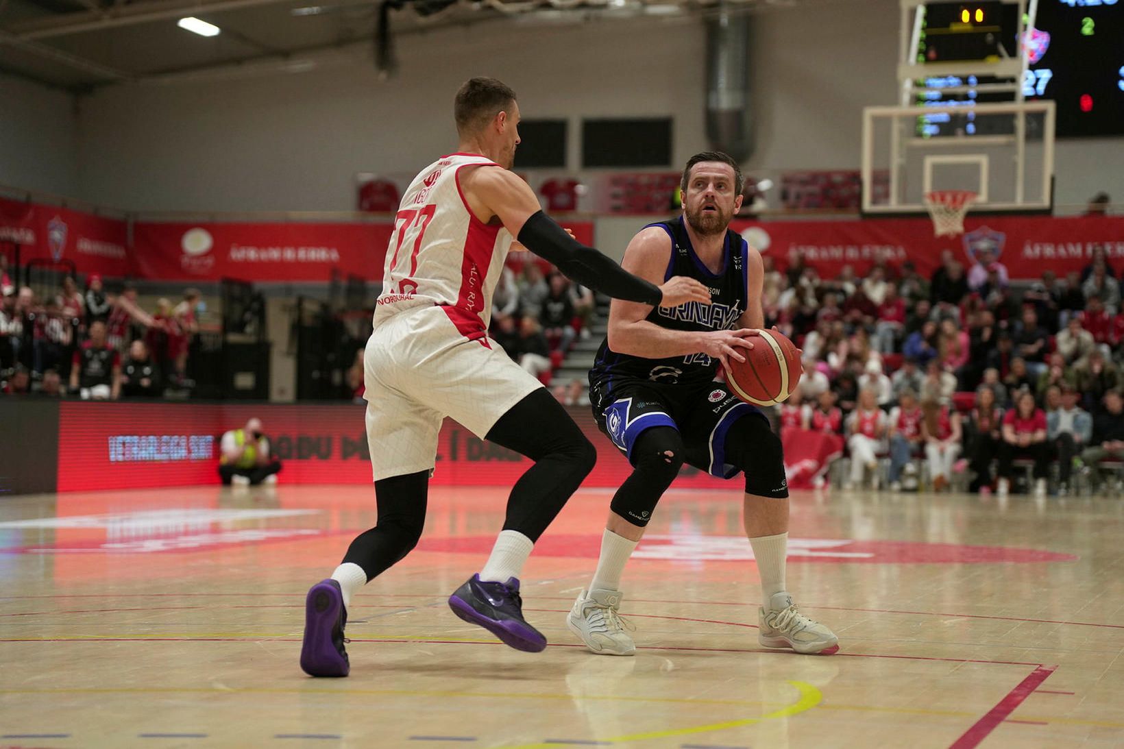 Valur - Grindavík, staðan er 54:46