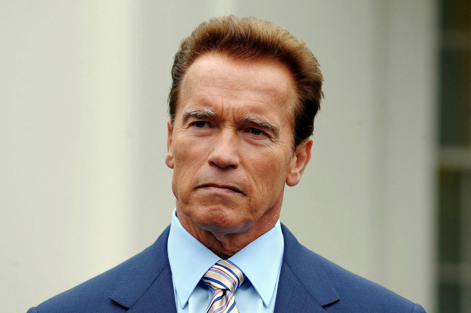 Schwarzenegger svíkur lit í kosningunum