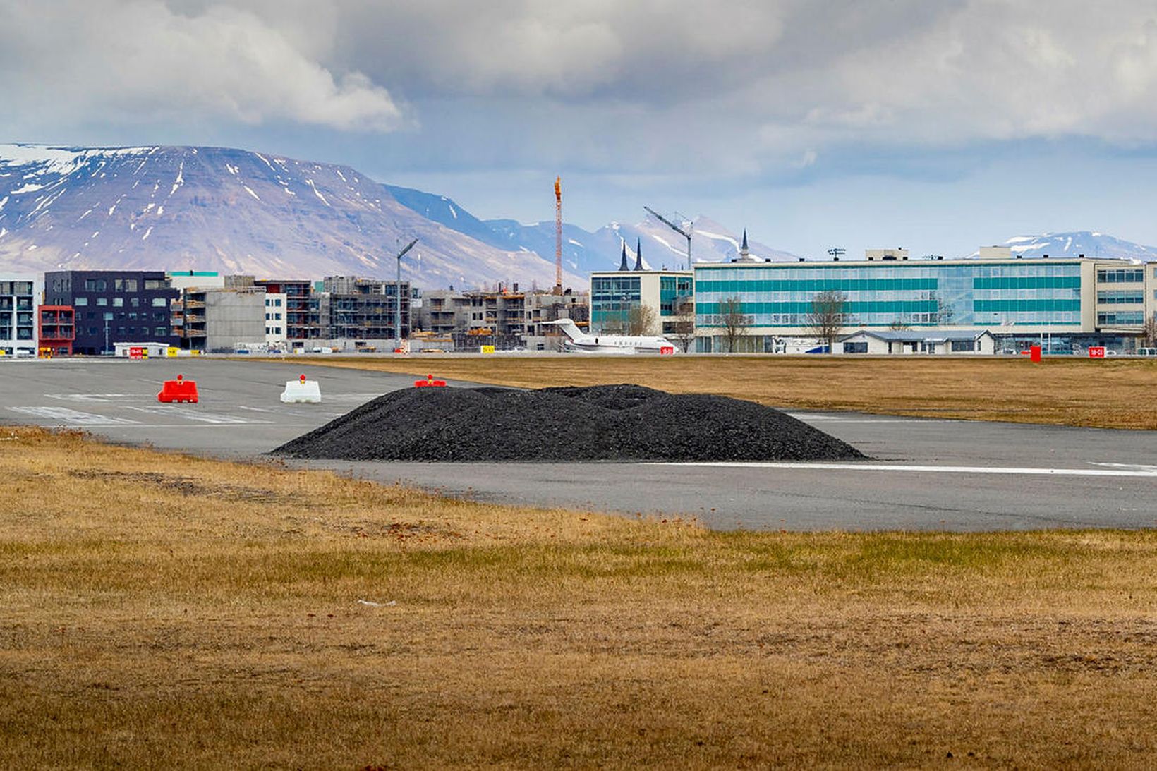 Haugurinn. Flugmenn telja þessa tilhögun geta skapað hættu í neyð.