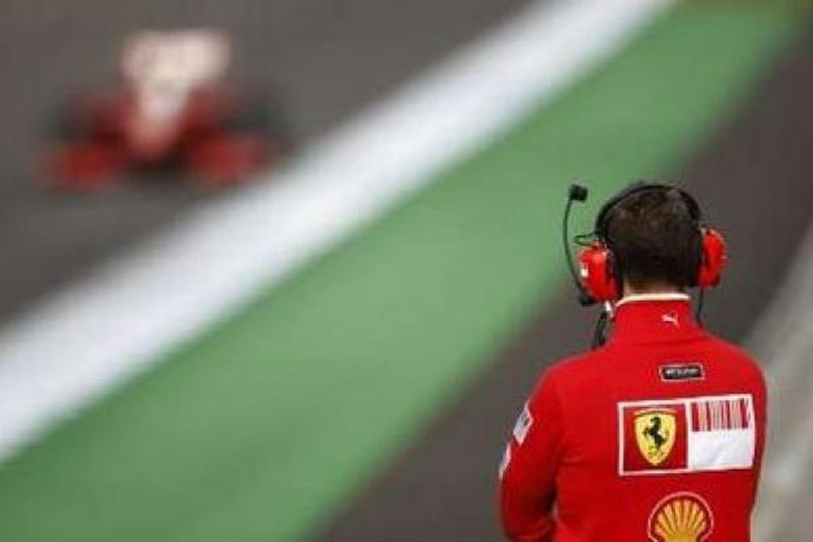 Michael Schumacher fylgist með æfingum Massa í Jerez á Spáni …