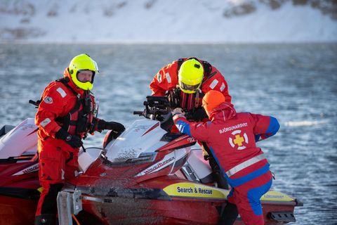 Björgunarsveitir Slysavarnarfélagsins Landsbjargar sinntu nokkrum útköllum vegna veðursins í nótt.