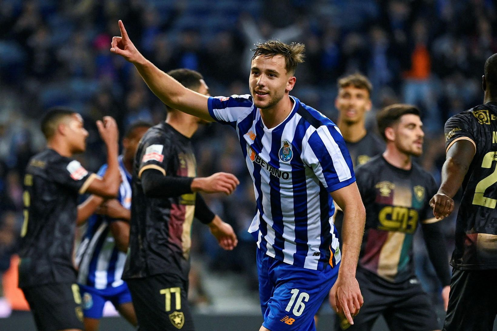 Nico González fagnar marki fyrir Porto.