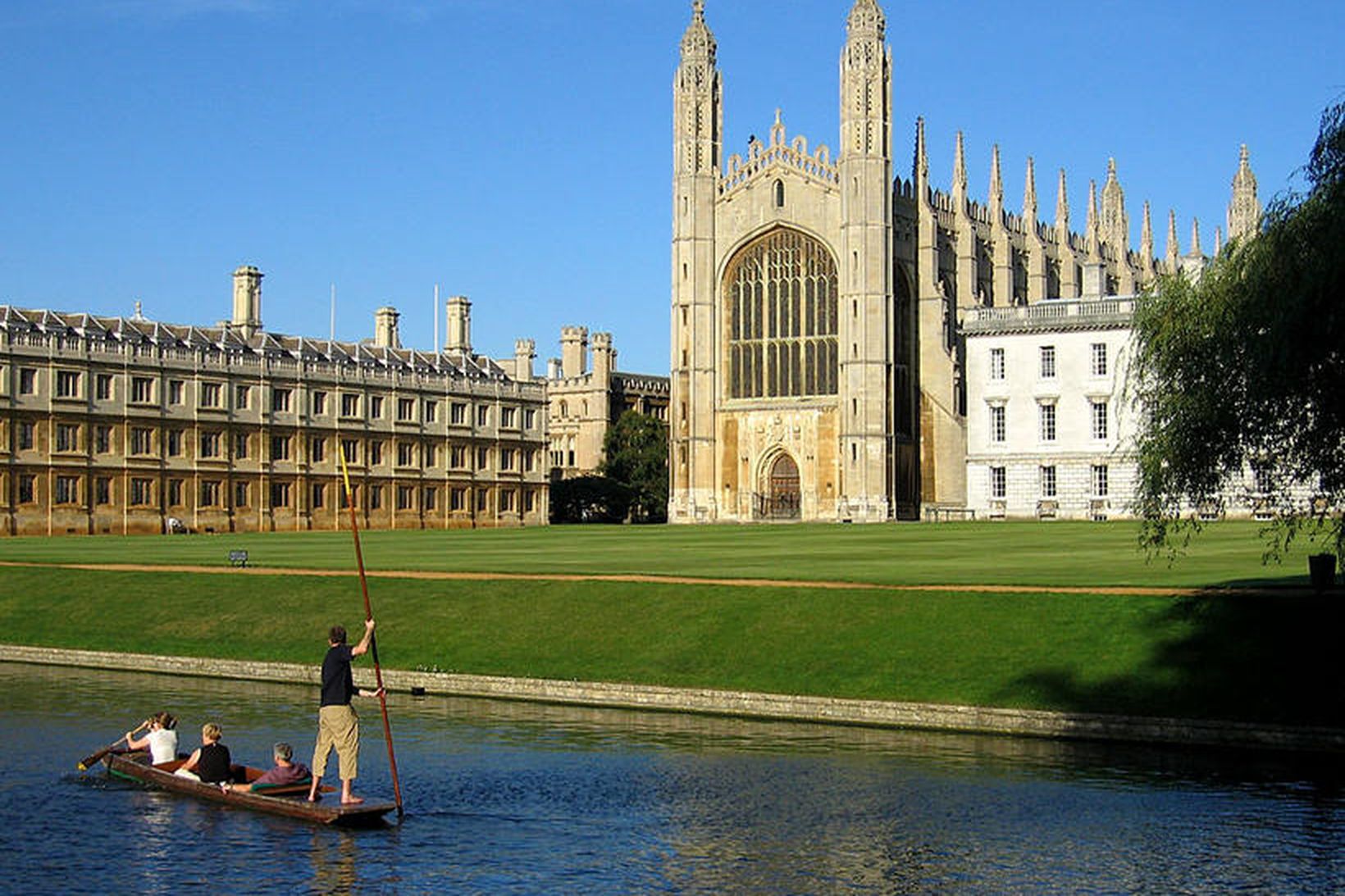 Frá Cambridge University.