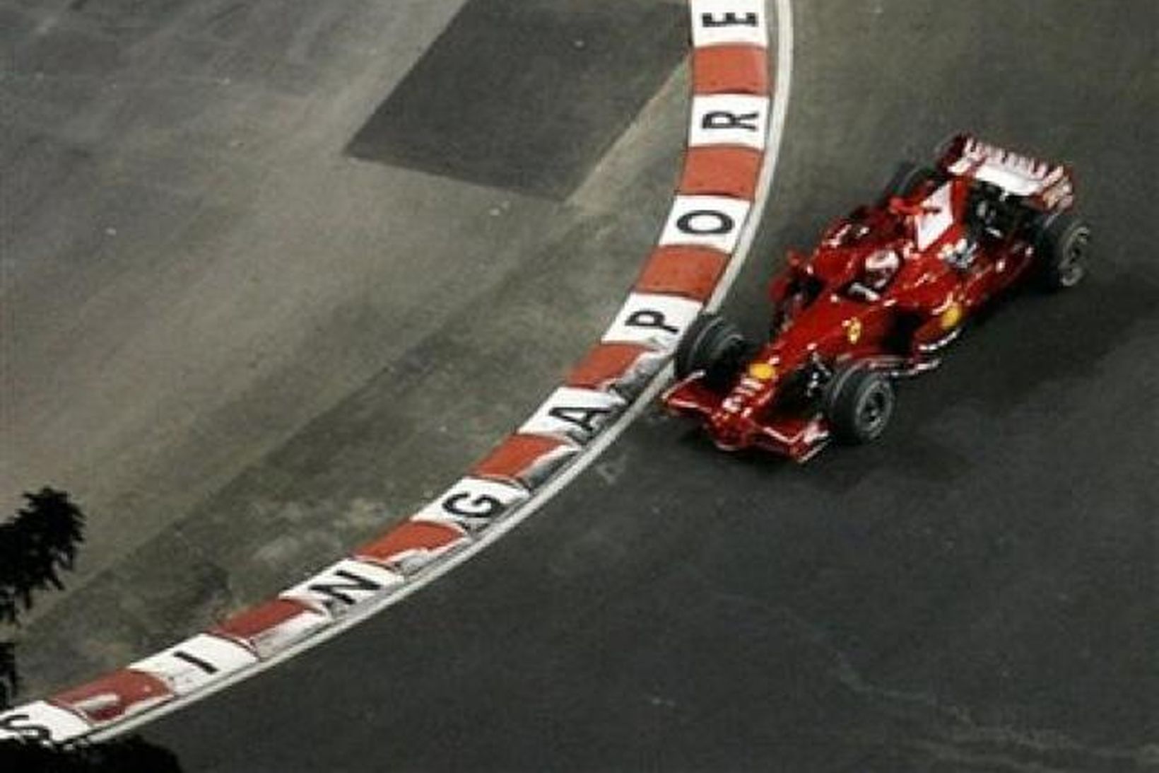 Räikkönen á ferð í Singapúr.