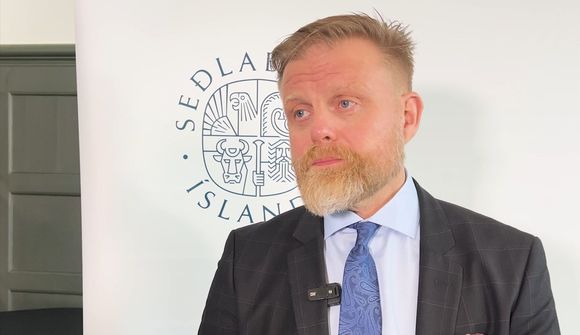 Eina landið sem brást við með launahækkunum