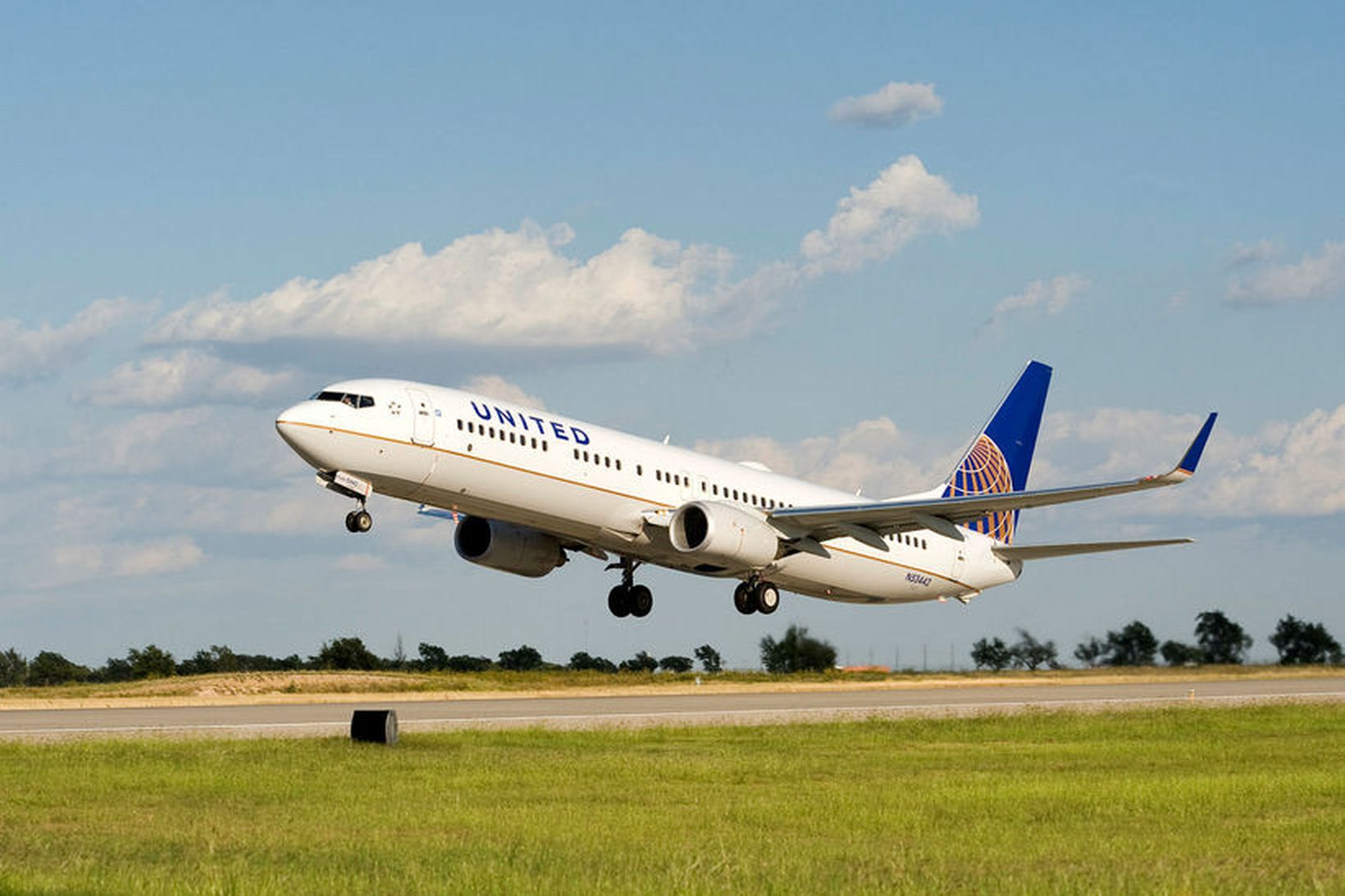 Flugfél frá United Airlines hefur sig á loft.