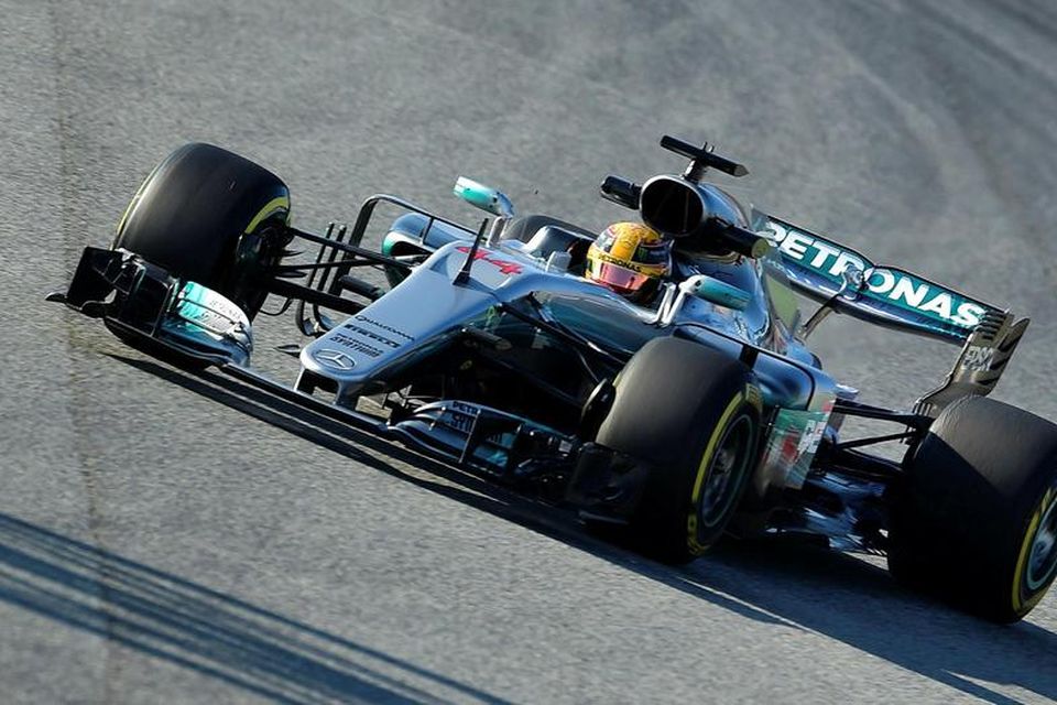 Lewis Hamilton á ferð í Barcelona í dag.