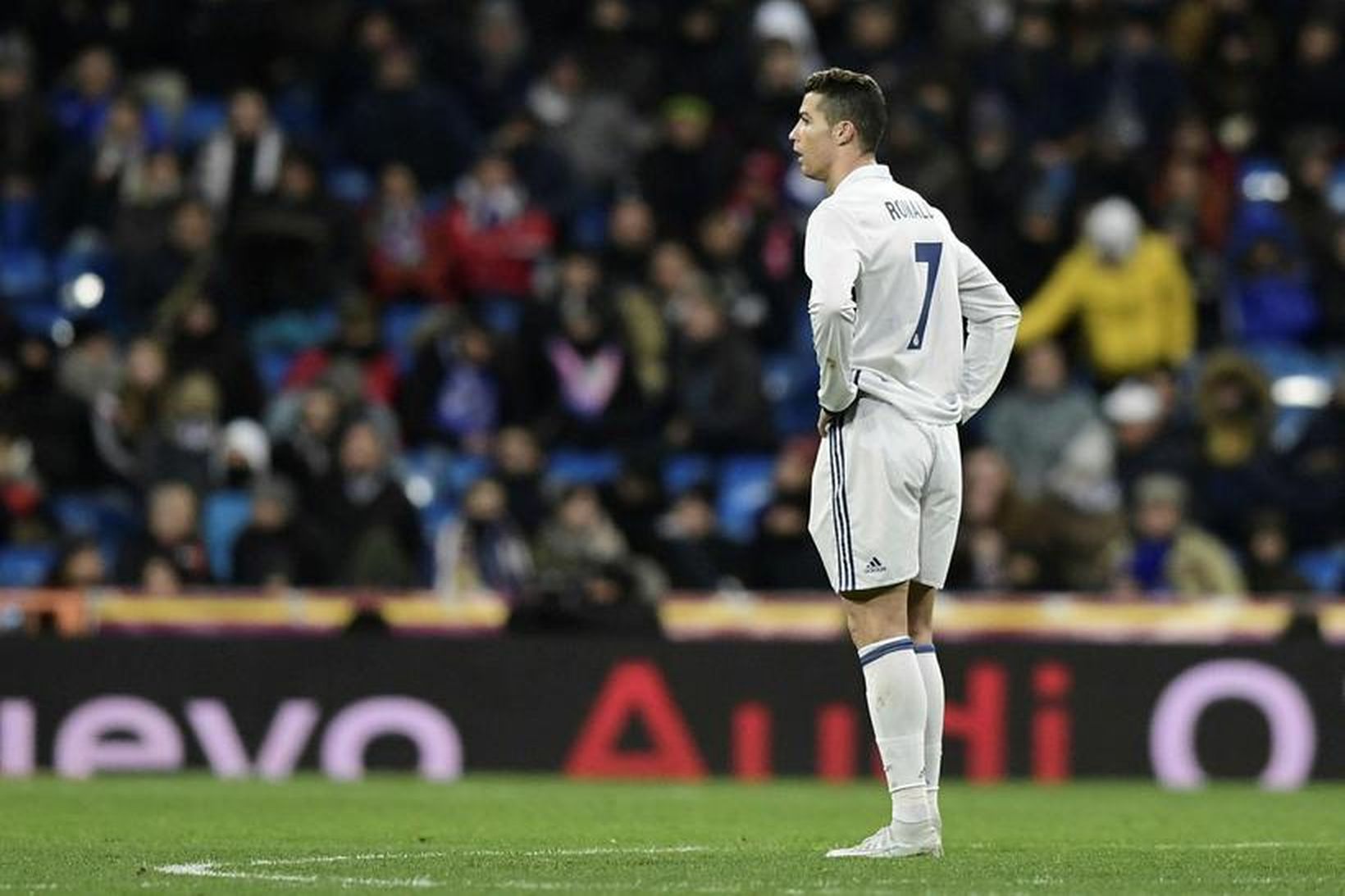 Cristiano Ronaldo þungur á brún í kvöld.