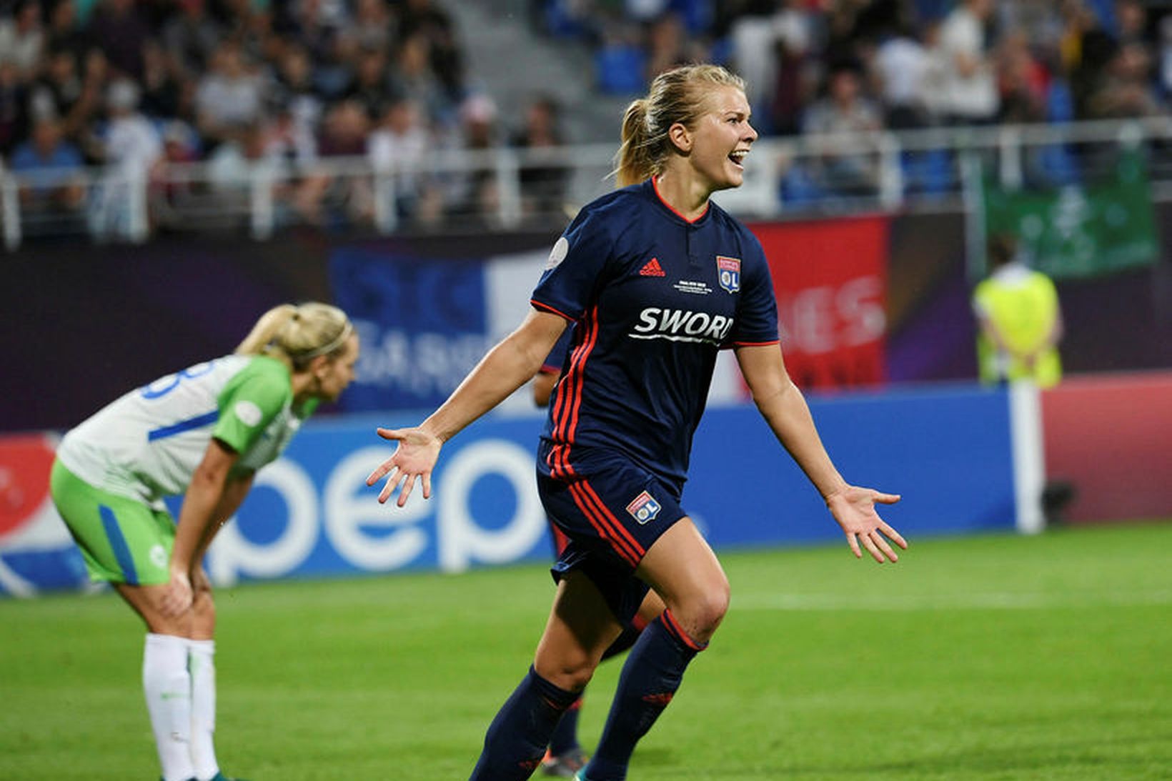 Ada Hegerberg fagnar marki gegn Wolfsburg í úrslitaleik Meistaradeildarinnar.