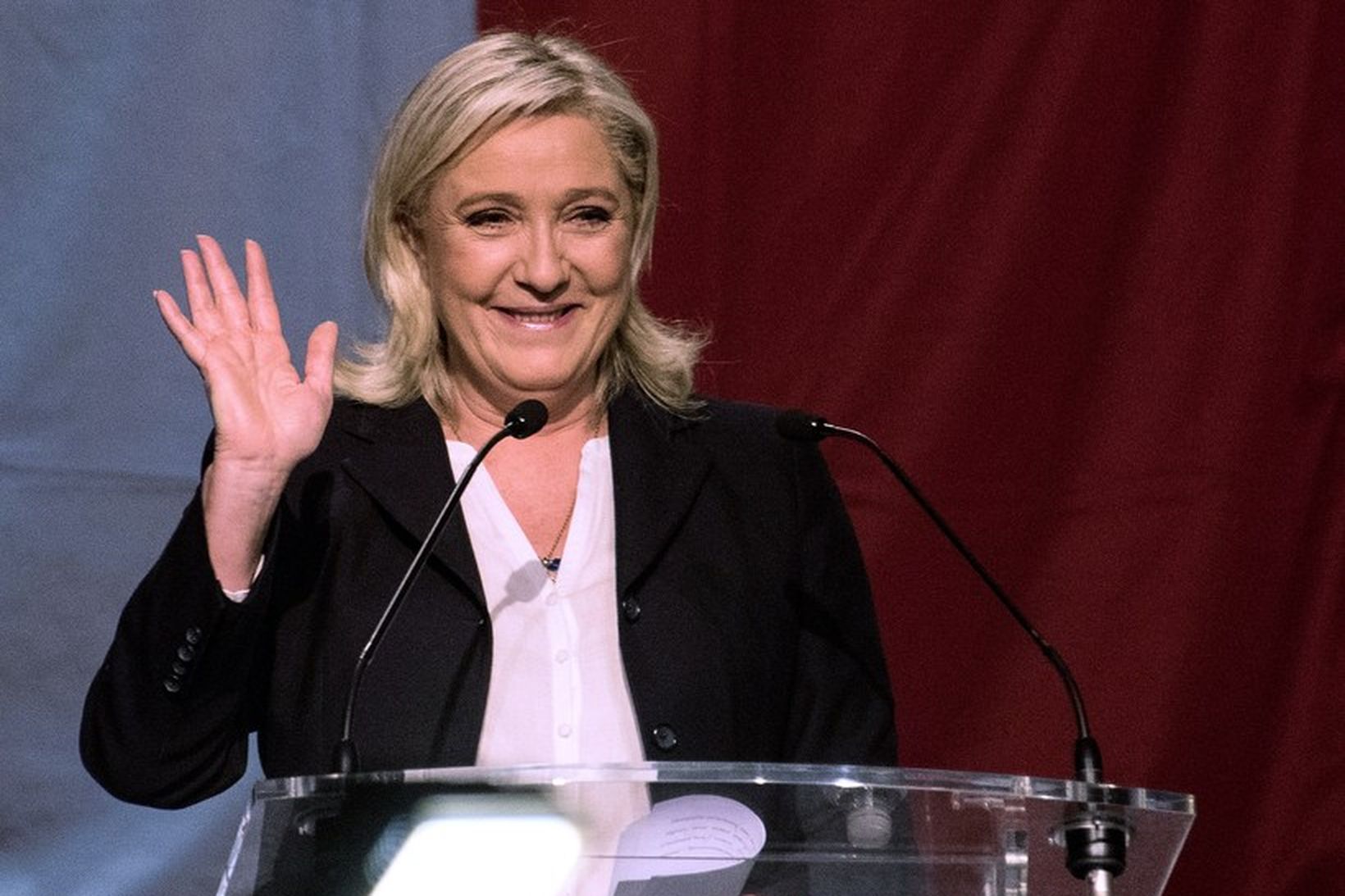 Marine Le Pen, leiðtogi Þjóðfylkingarinnar, var að vonum ánægð þegar …