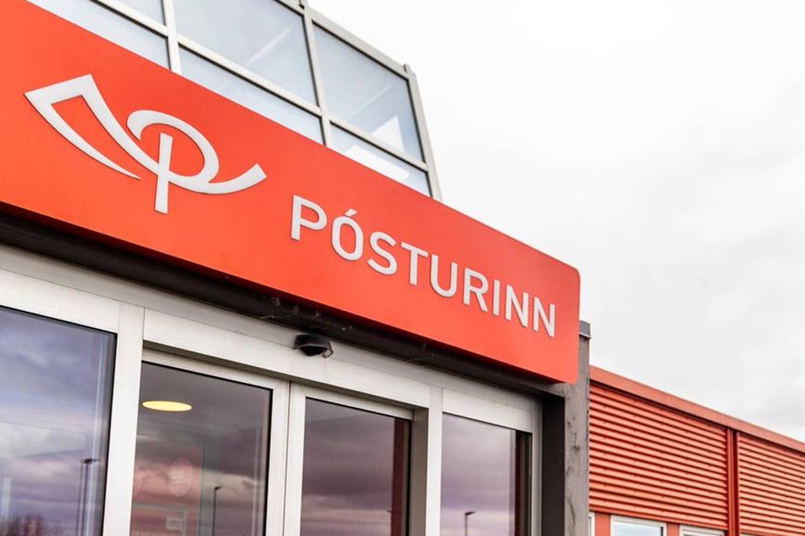 Hvorki Pósturinn né eftirlit farið að lögum