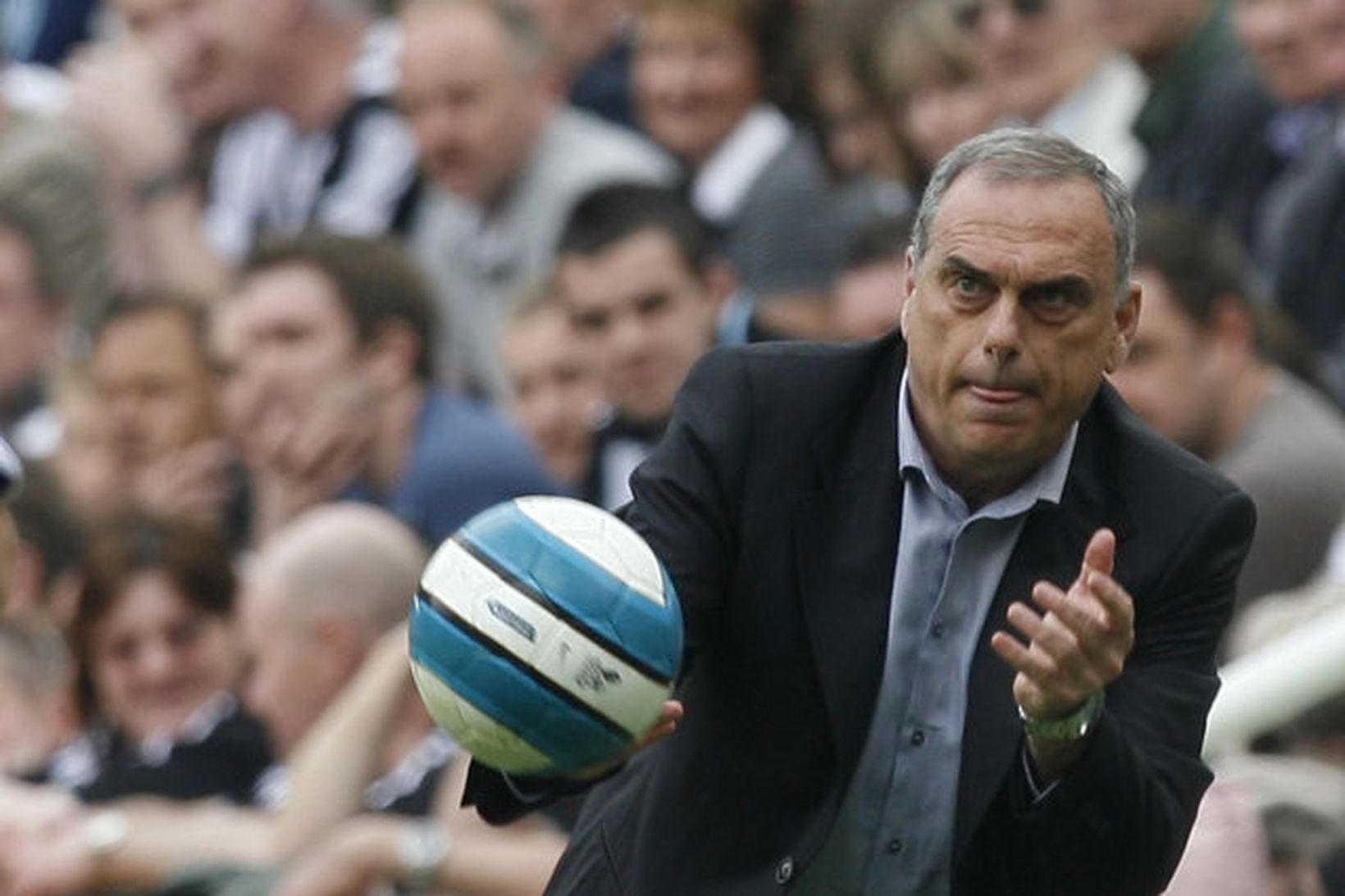 Avram Grant tekur virkan þátt í leiknum gegn Newcastle.