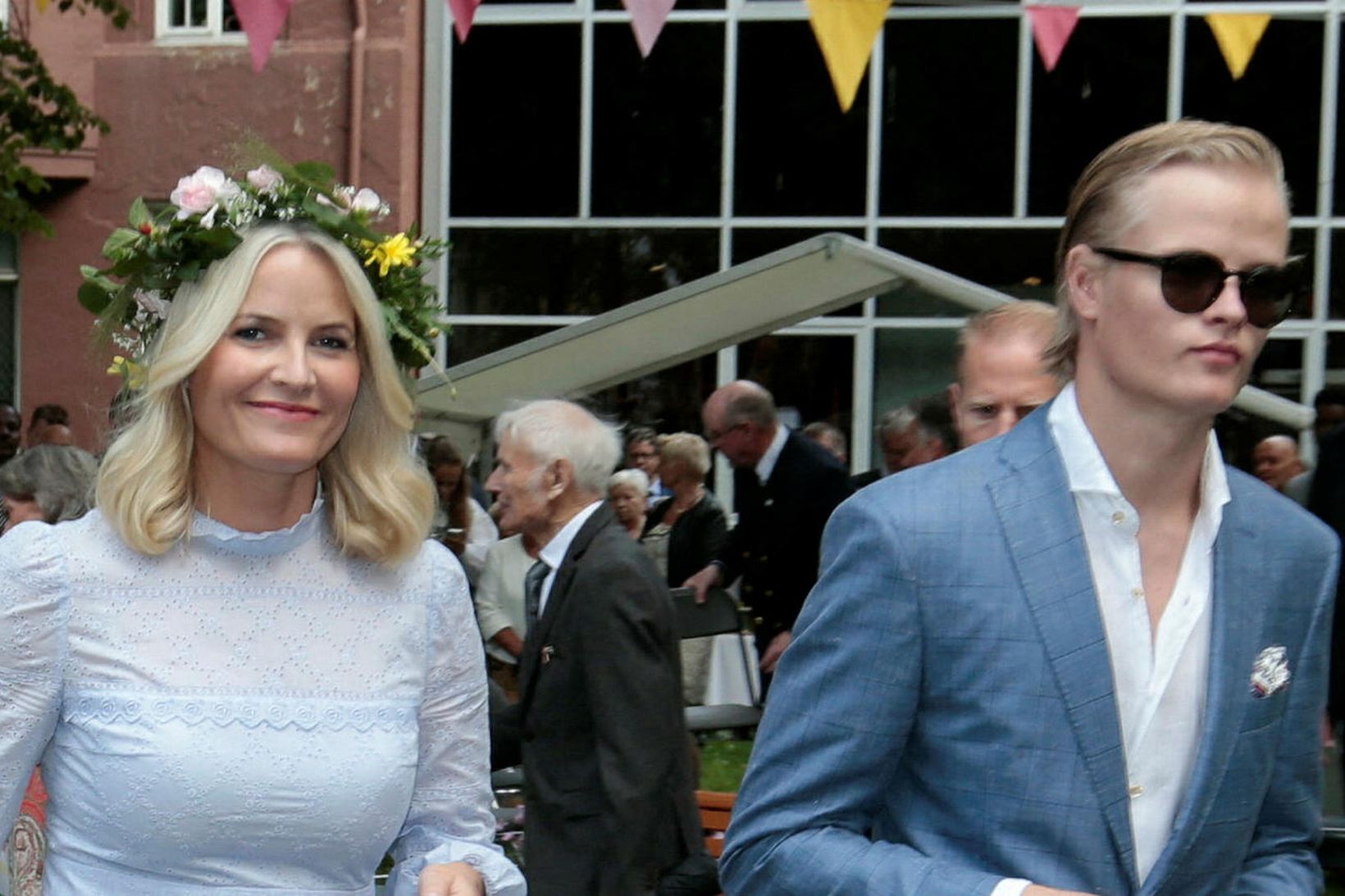 Mette-Marit heimsótti son sinn í fangelsi