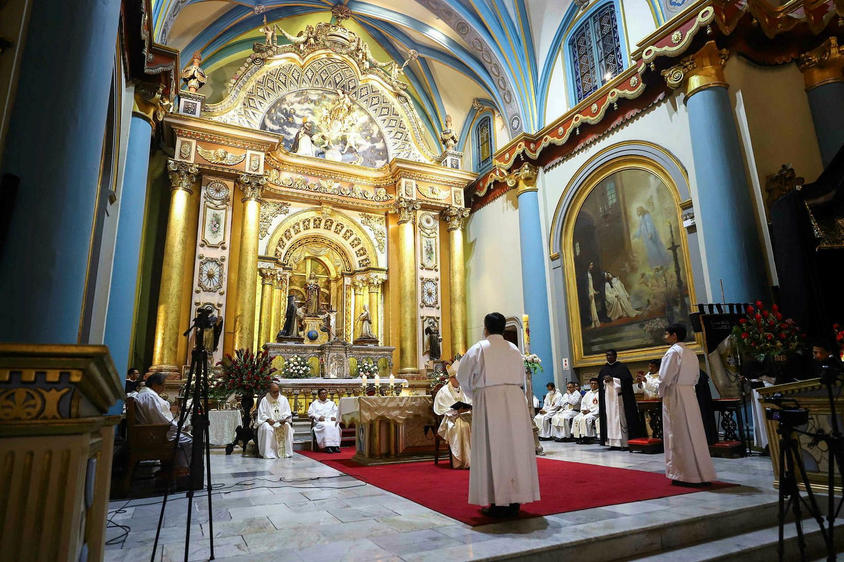 Frá guðsþjónustu í Santo Domingo-kirkjunni í Lima í gær.