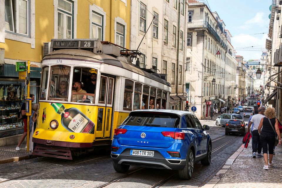 VW T-Roc á götum Lissabon.