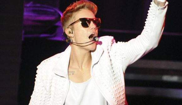 Bieber biður aðdáendur afsökunar