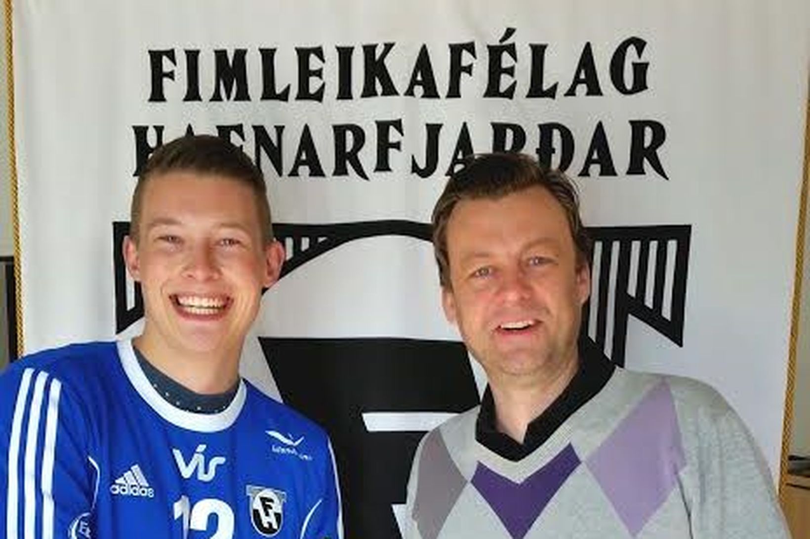 Brynjar Darri Baldursson og Ásgeir Jónsson formaður handknattleiksdeildar