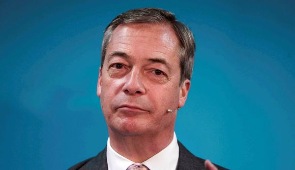 Farage rekinn eftir ummæli um mótmælendur